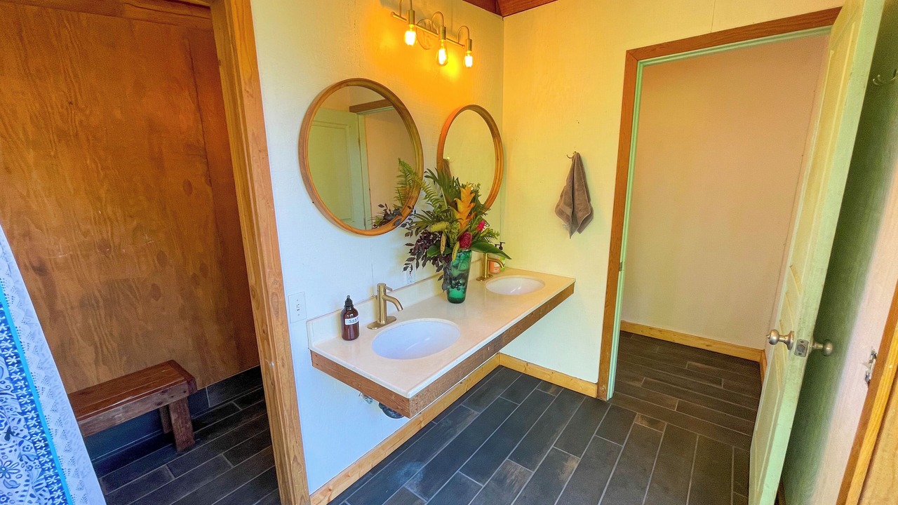Photo of Bathroom in Kealakekua