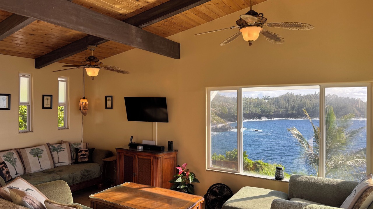 Photo of Livingroom in Kehena Beach Estates