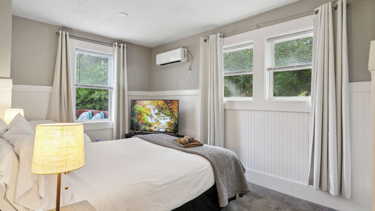 Photo of Bedroom in Buckroe Beach