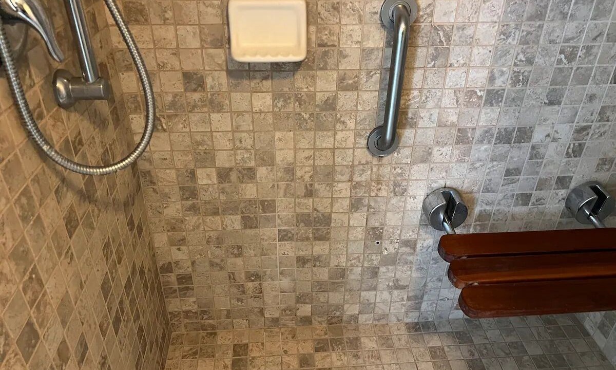 Photo of Bathroom in Hilo