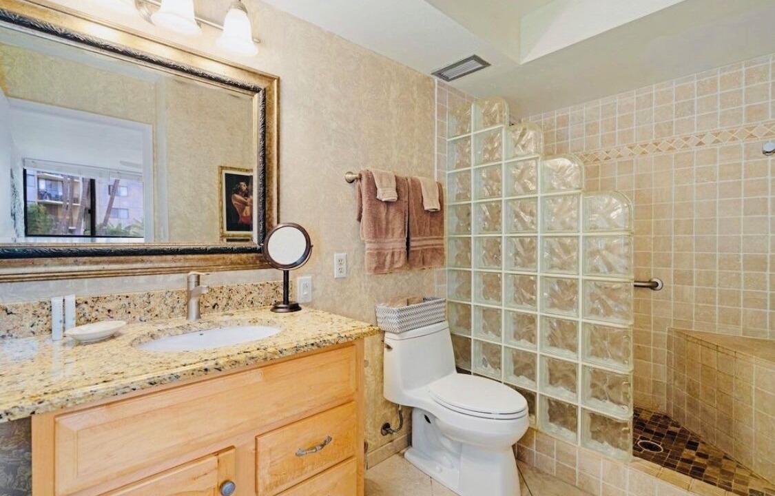 Photo of Bathroom in Maalaea
