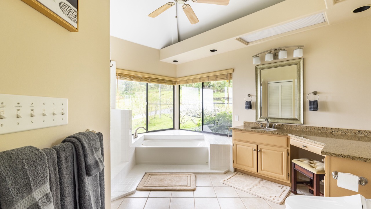Photo of Bathroom in Holualoa