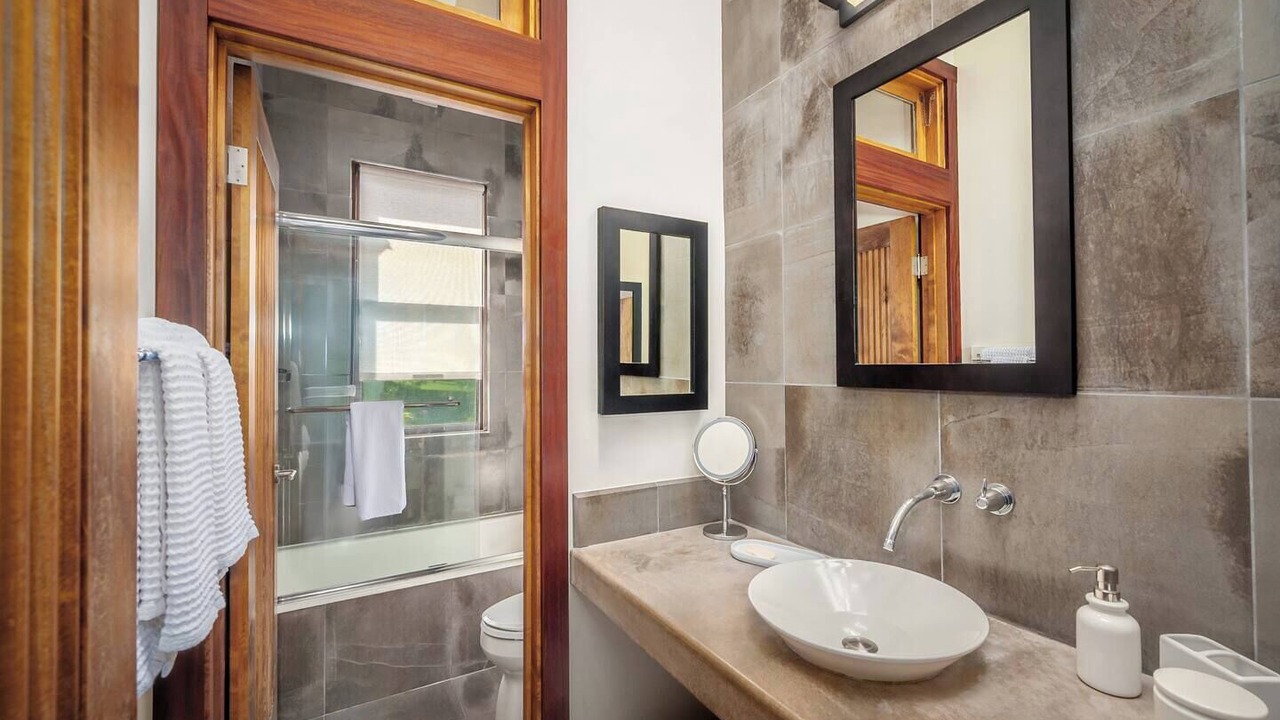 Photo of Bathroom in Kalihiwai