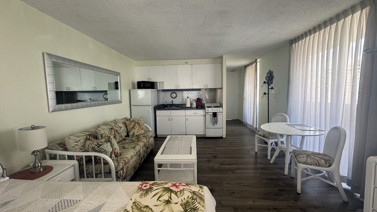 Photo of Livingroom in Waikiki