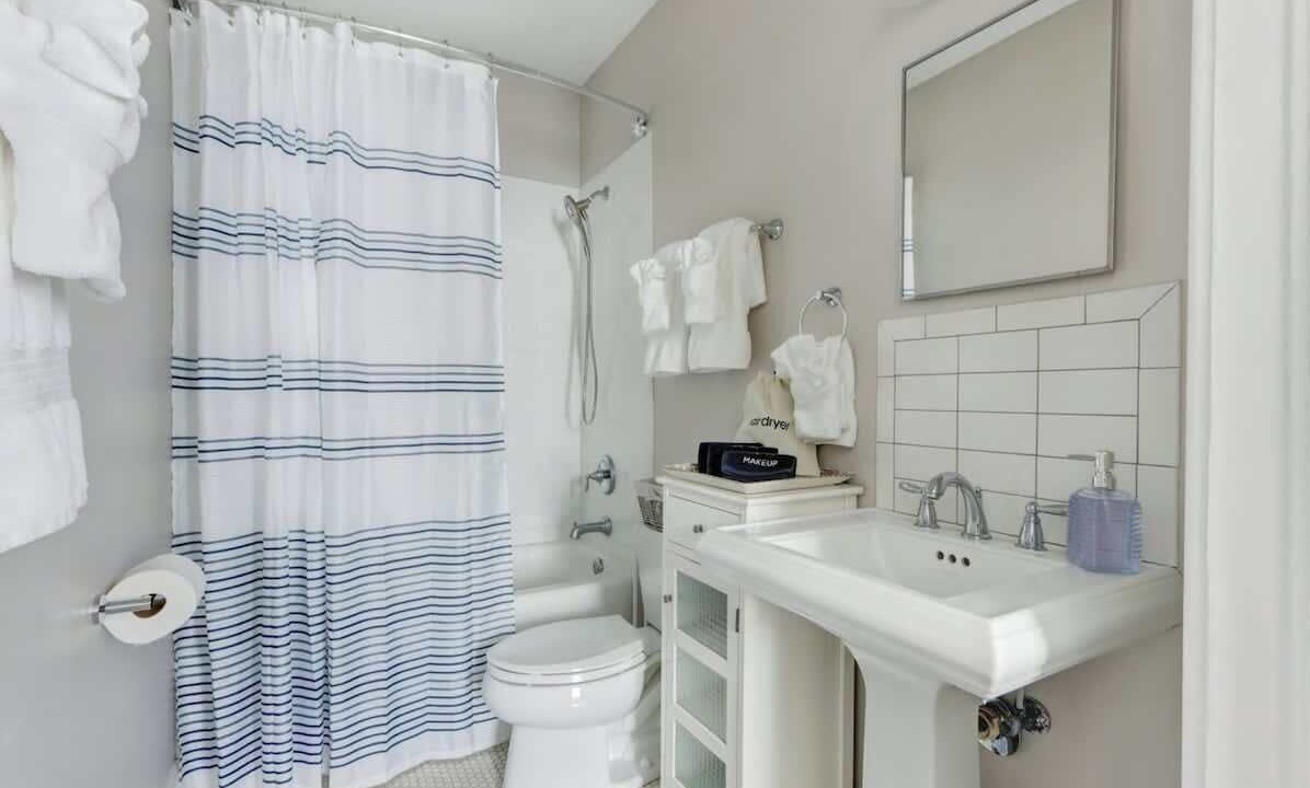 Photo of Bathroom in Hitch Village - Fred Wessels Homes