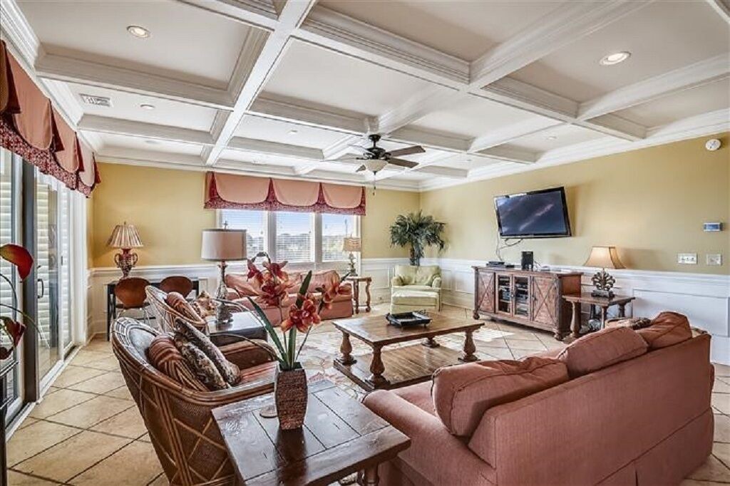 Photo of Livingroom in Long Bay Estates