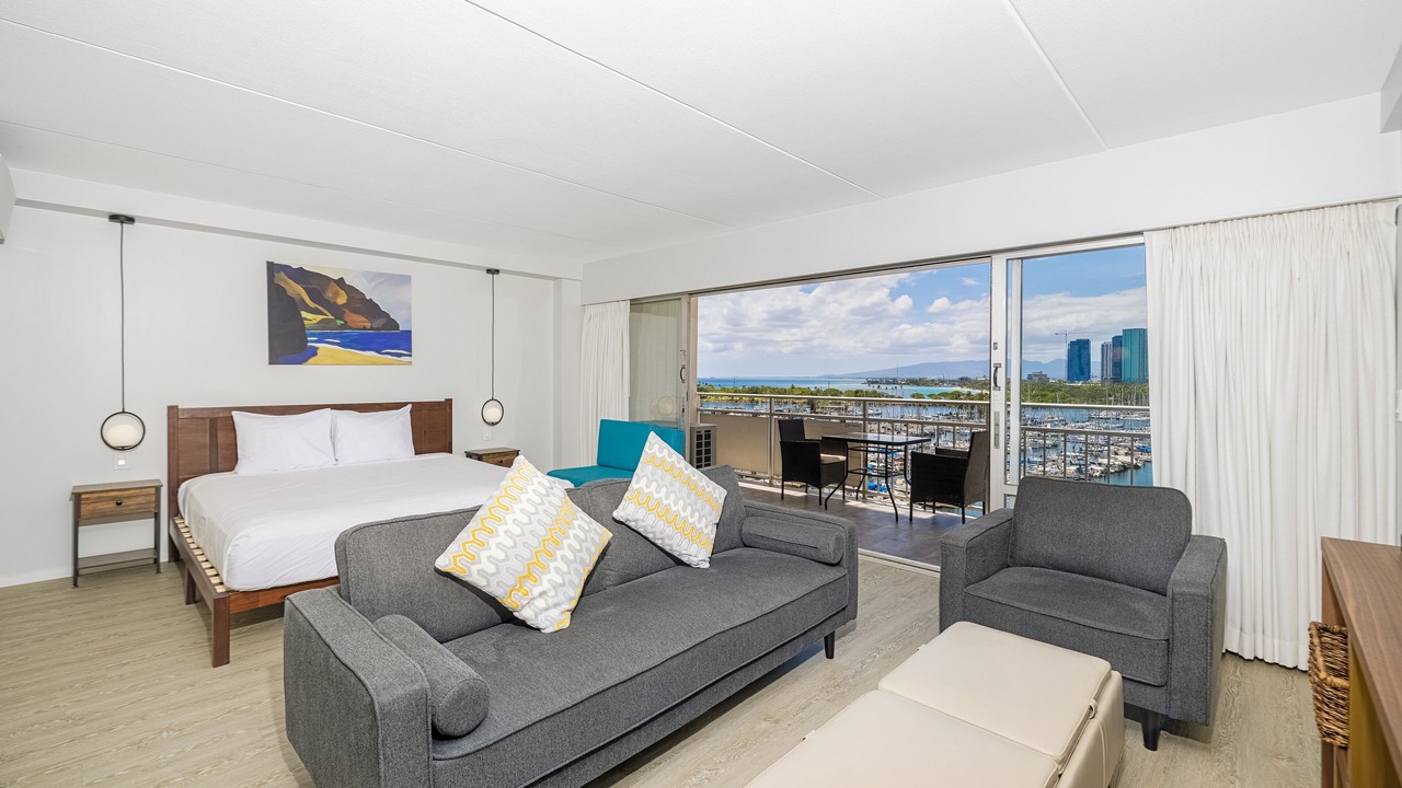 Photo of Livingroom in Waikiki