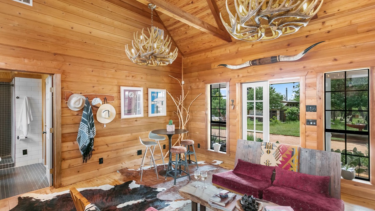 Photo of Livingroom in Fredericksburg