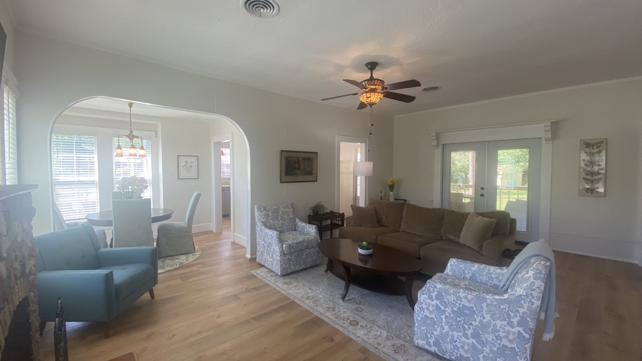 Photo of Livingroom in Center Point