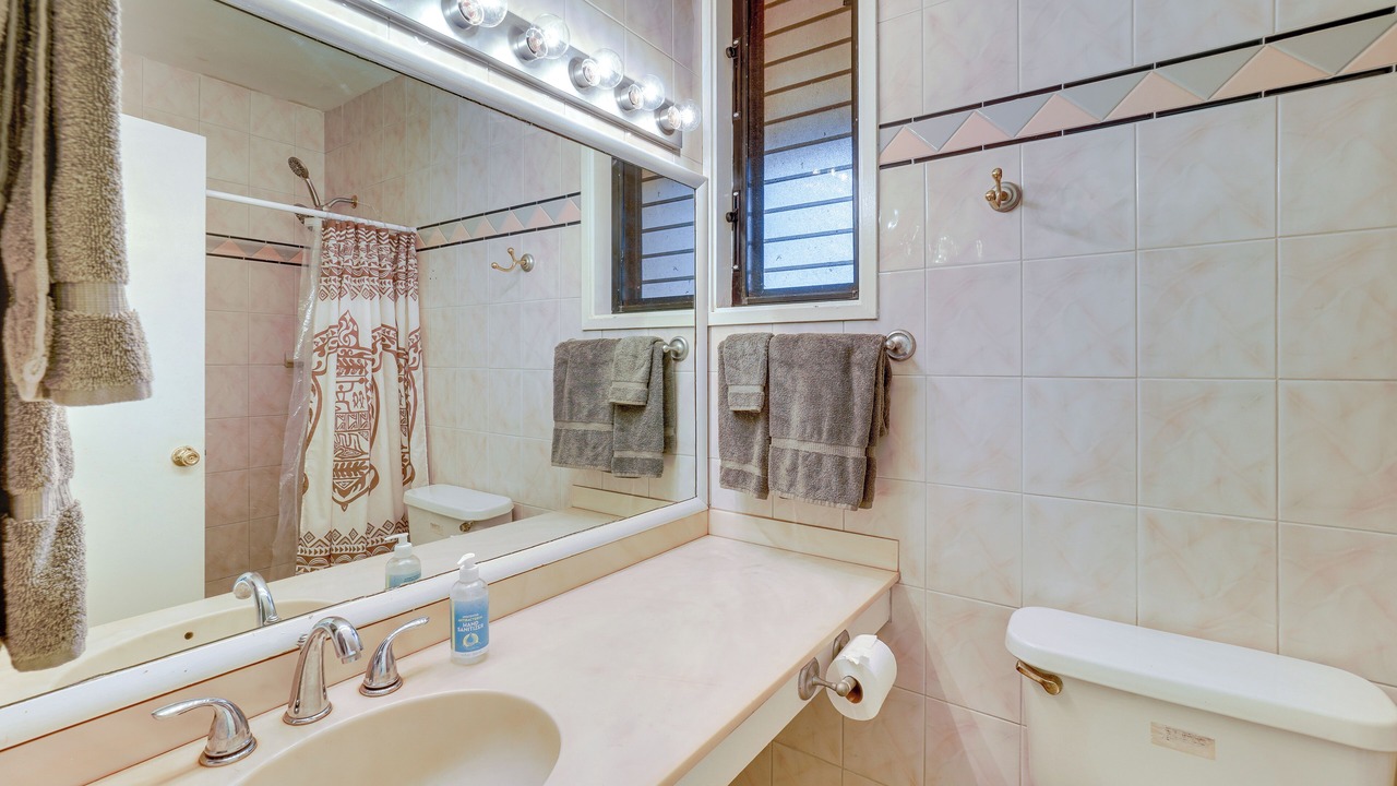 Photo of Bathroom in Maunaloa