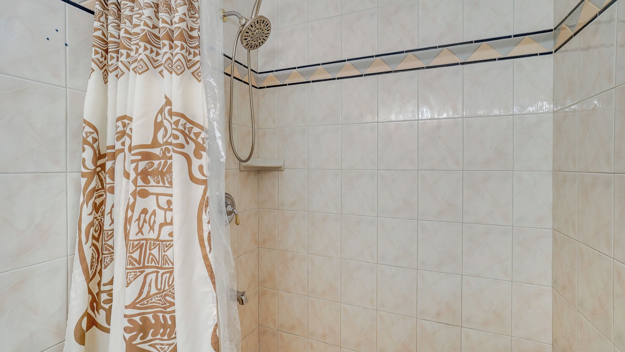 Photo of Bathroom in Maunaloa