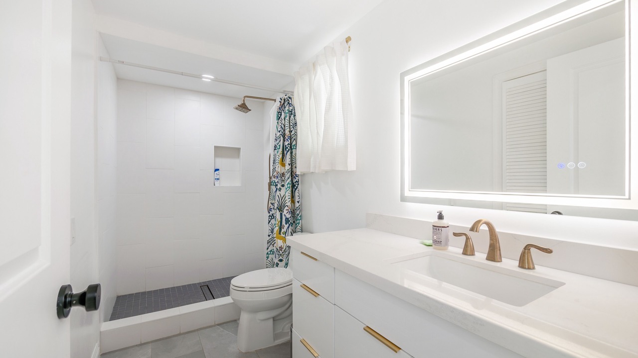 Photo of Bathroom in Keolu Hills