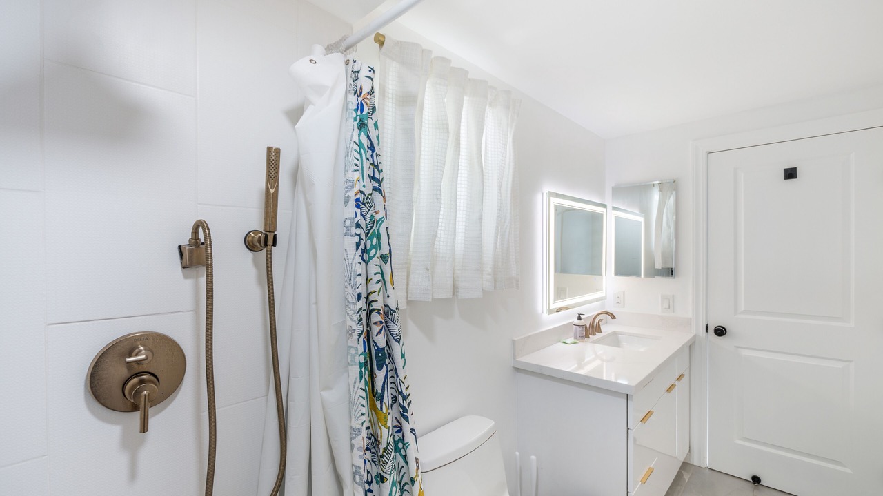 Photo of Bathroom in Keolu Hills