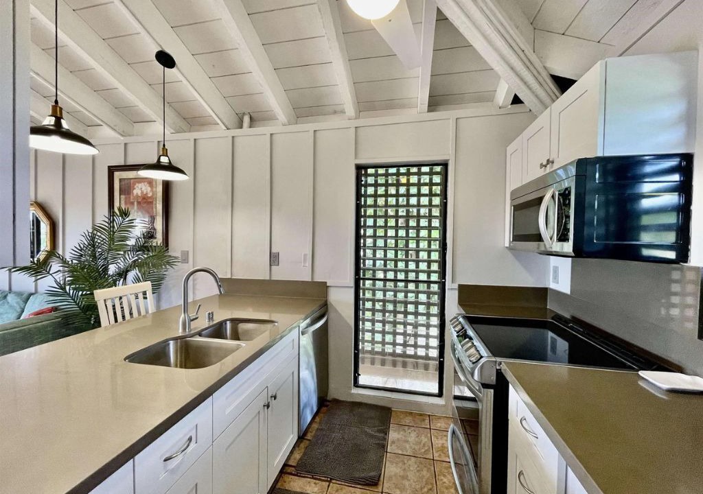Photo of Kitchen in Maunaloa