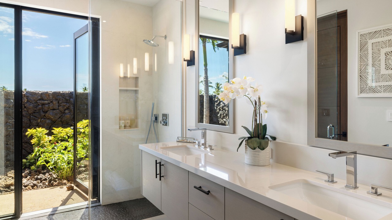 Photo of Bathroom in Waikoloa