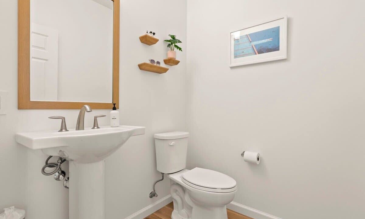Photo of Bathroom in Makaha Valley