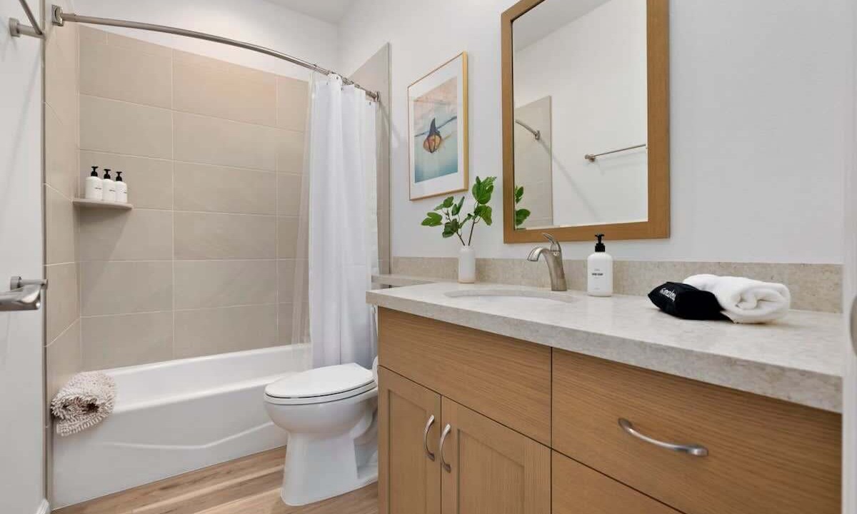 Photo of Bathroom in Makaha Valley