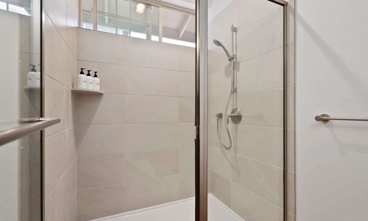 Photo of Bathroom in Makaha Valley