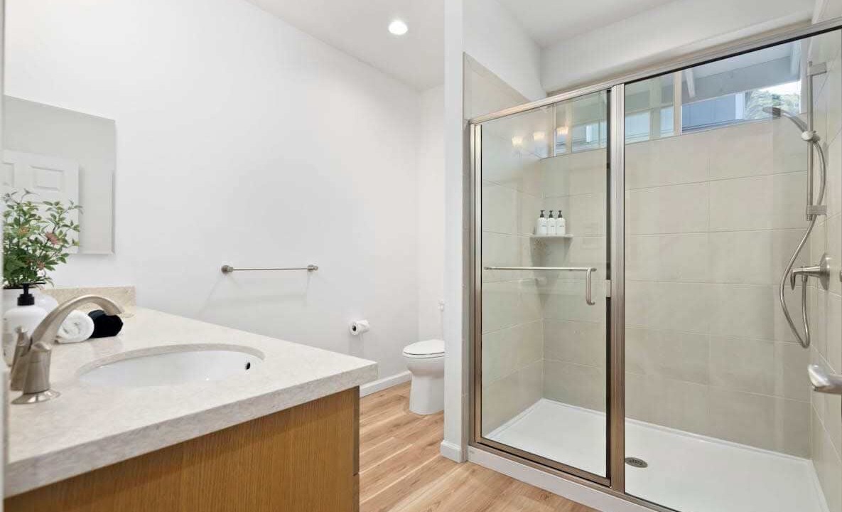 Photo of Bathroom in Makaha Valley