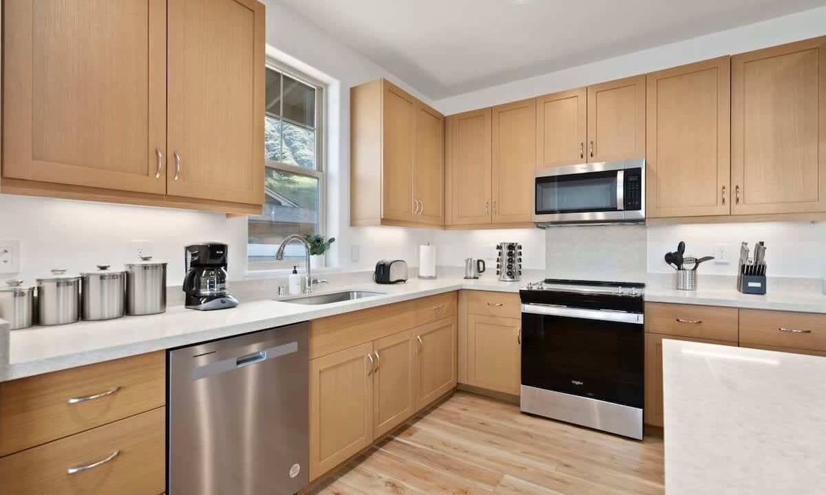 Photo of Kitchen in Makaha Valley