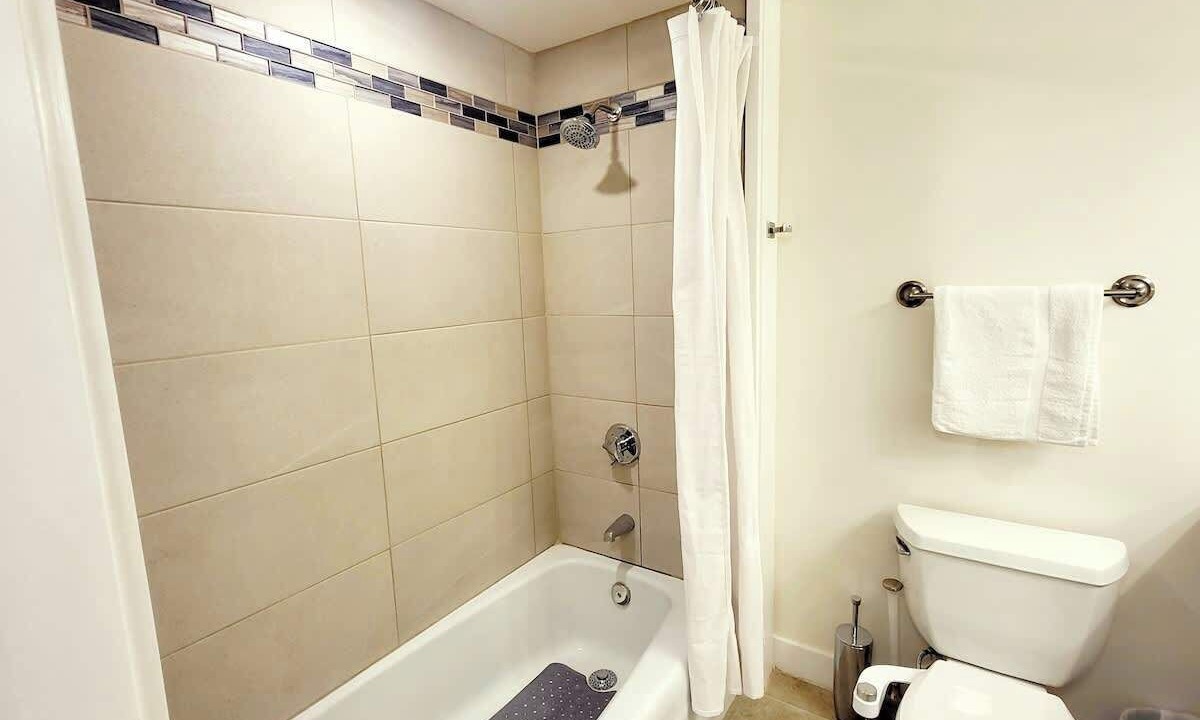 Photo of Bathroom in Hilo