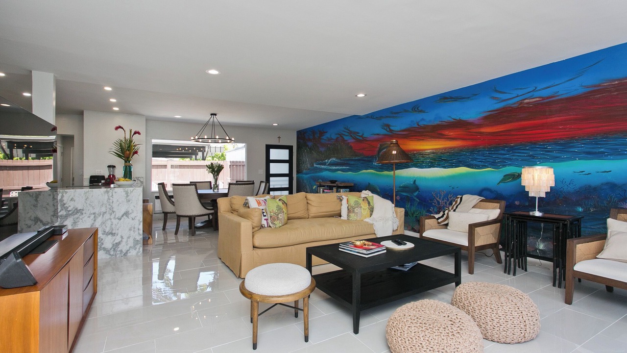 Photo of Livingroom in Portlock
