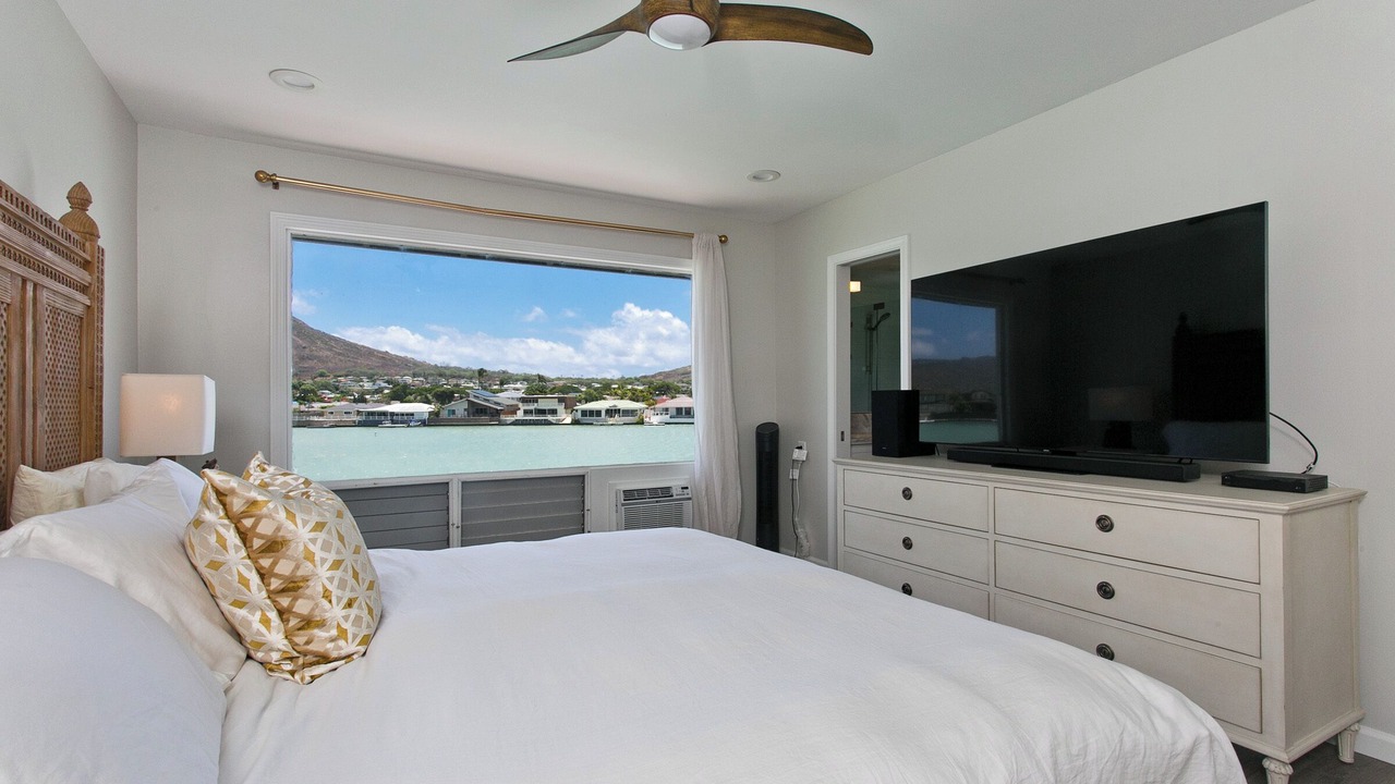 Photo of Bedroom in Portlock