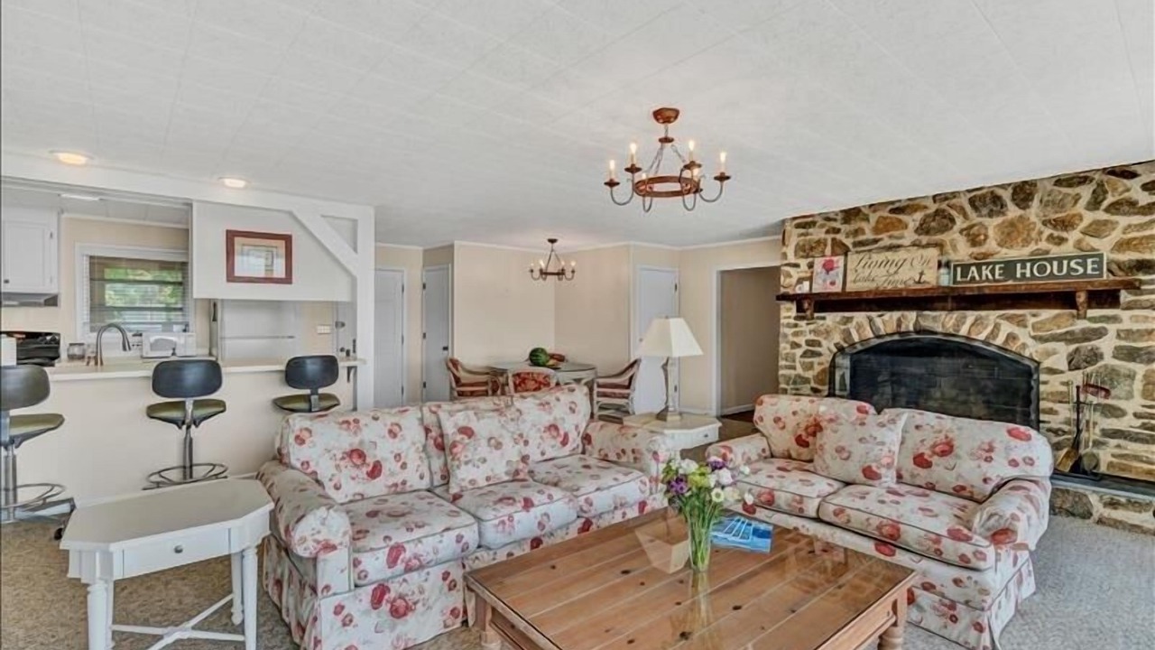 Photo of Livingroom in Huddleston