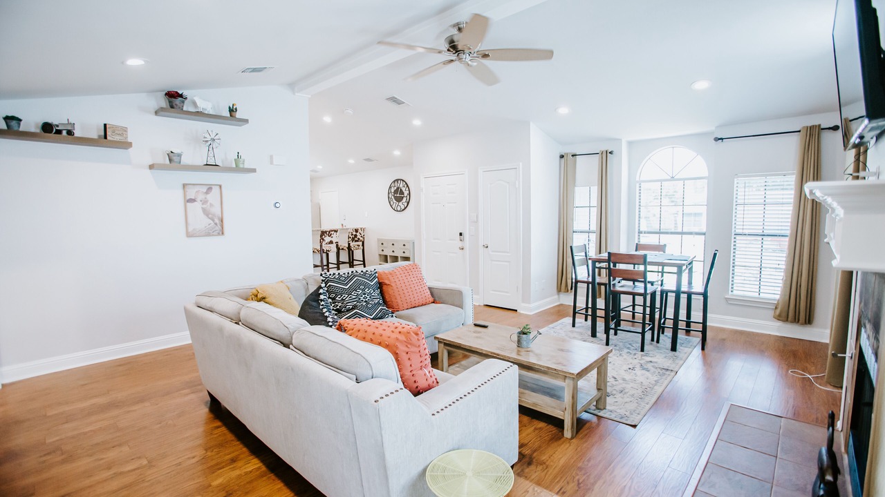 Photo of Livingroom in Maple Run