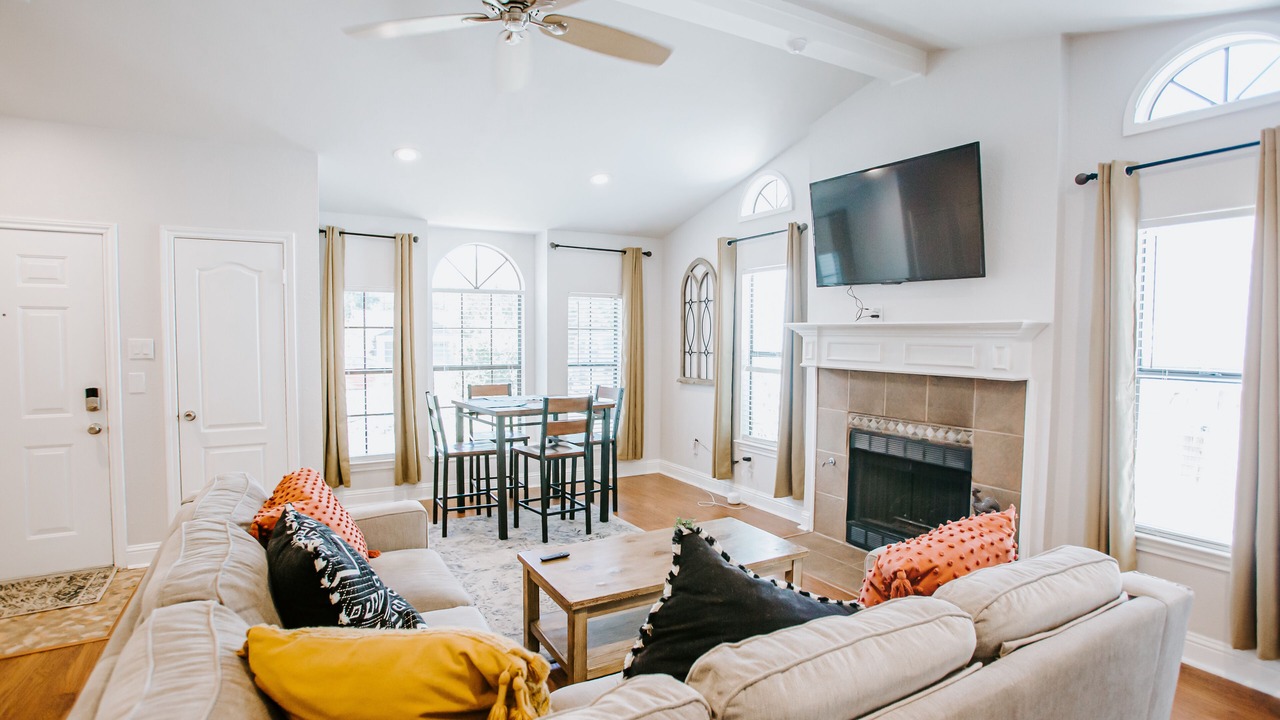Photo of Livingroom in Maple Run