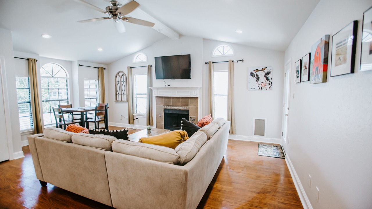 Photo of Livingroom in Maple Run
