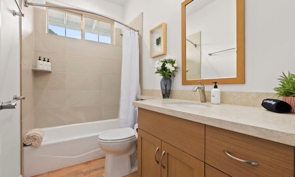 Photo of Bathroom in Makaha Valley