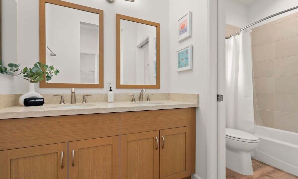 Photo of Bathroom in Makaha Valley