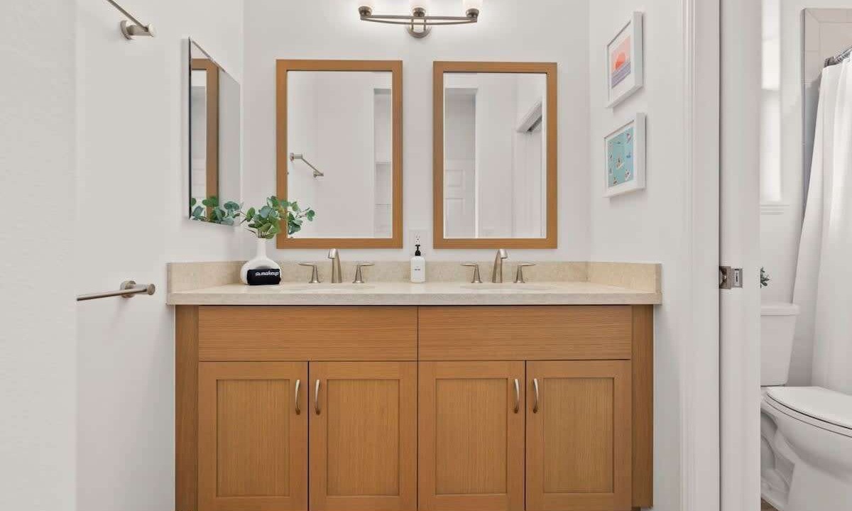 Photo of Bathroom in Makaha Valley