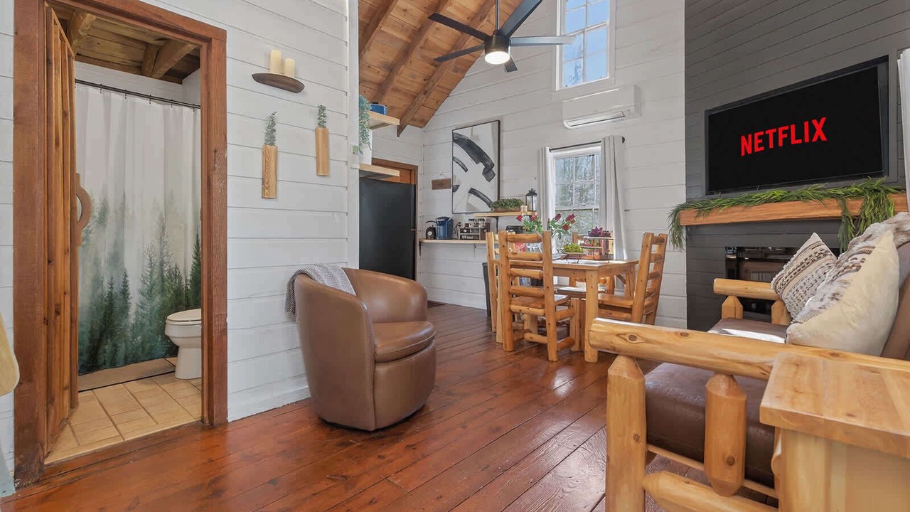 Photo of Livingroom in Saluda