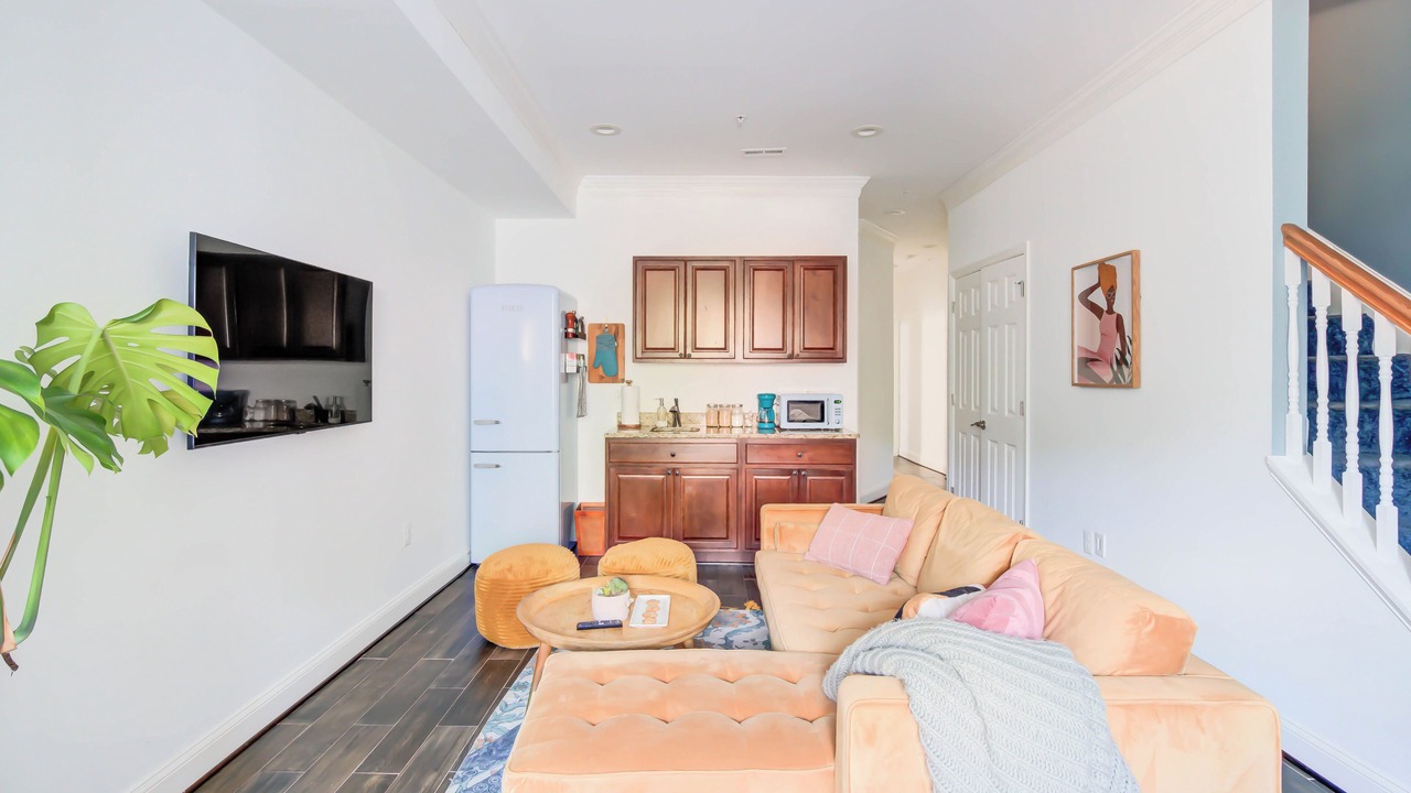 Photo of Livingroom in Lower Central NE