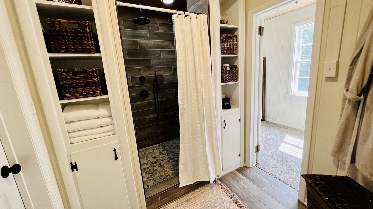 Photo of Bathroom in Peach Orchard