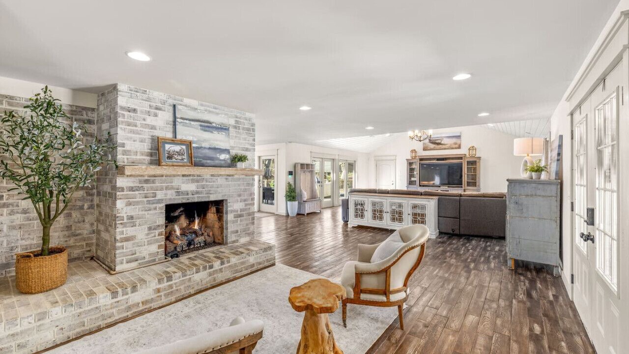Photo of Livingroom in Flowery Branch