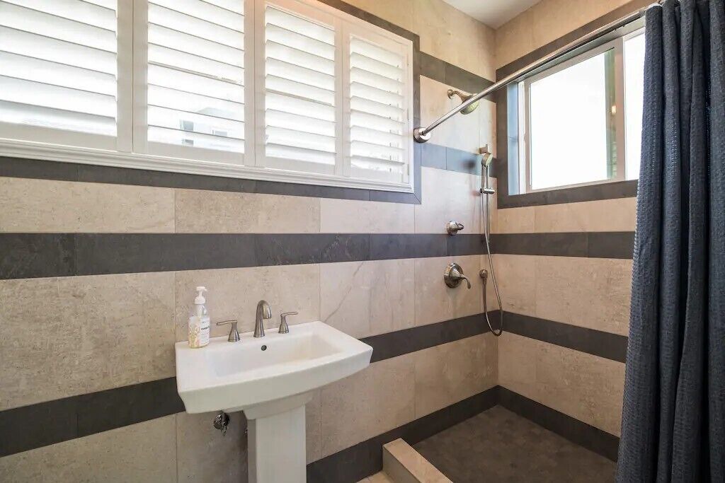 Photo of Bathroom in Haiku
