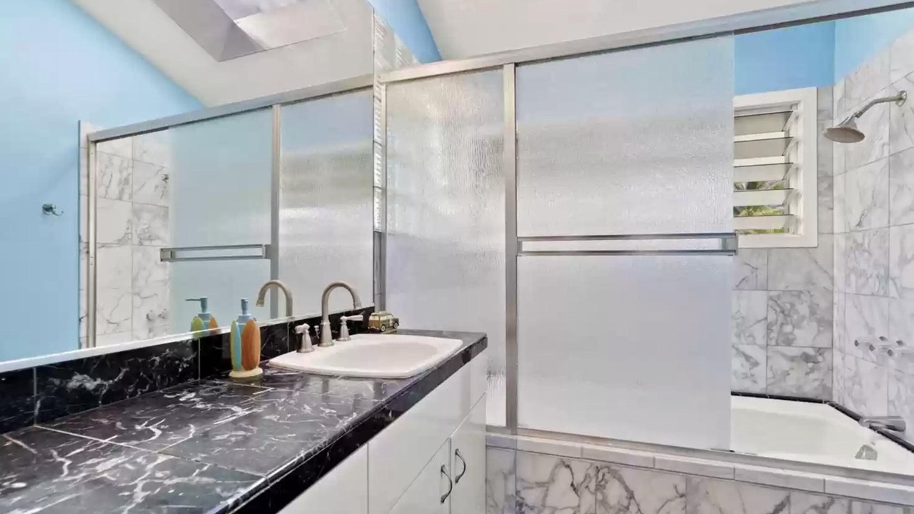 Photo of Bathroom in Makaha