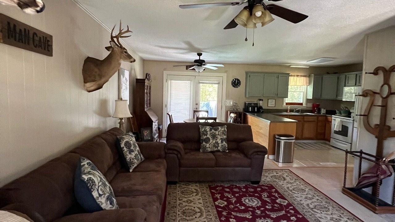 Photo of Livingroom in Utica