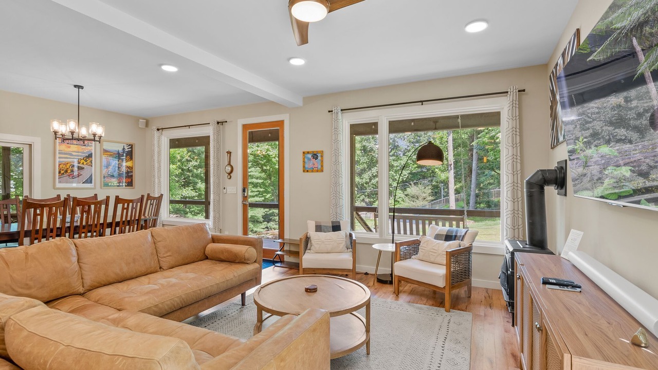 Photo of Livingroom in Mills River
