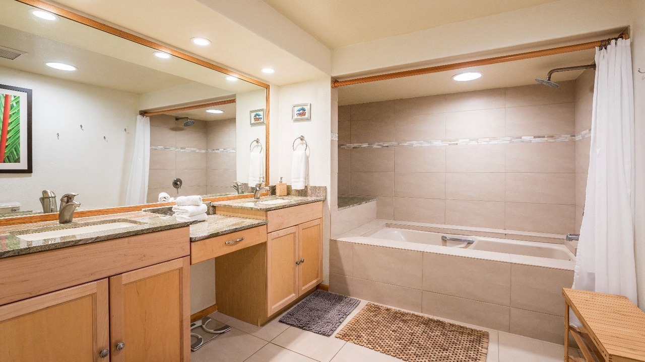 Photo of Bathroom in Kahaluu-Keauhou