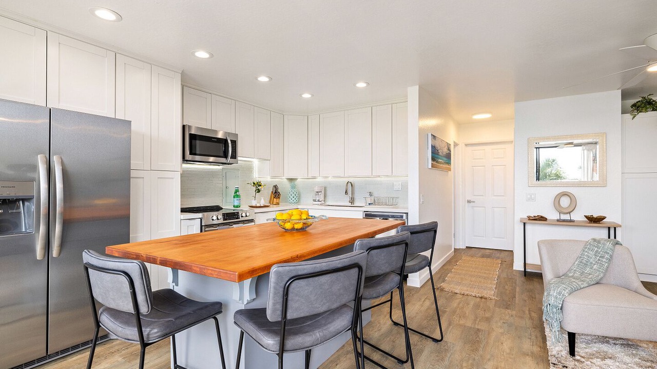 Photo of Kitchen in Makaha Valley