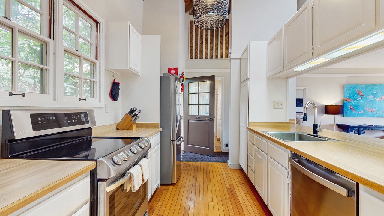 Photo of Kitchen in Maunaloa