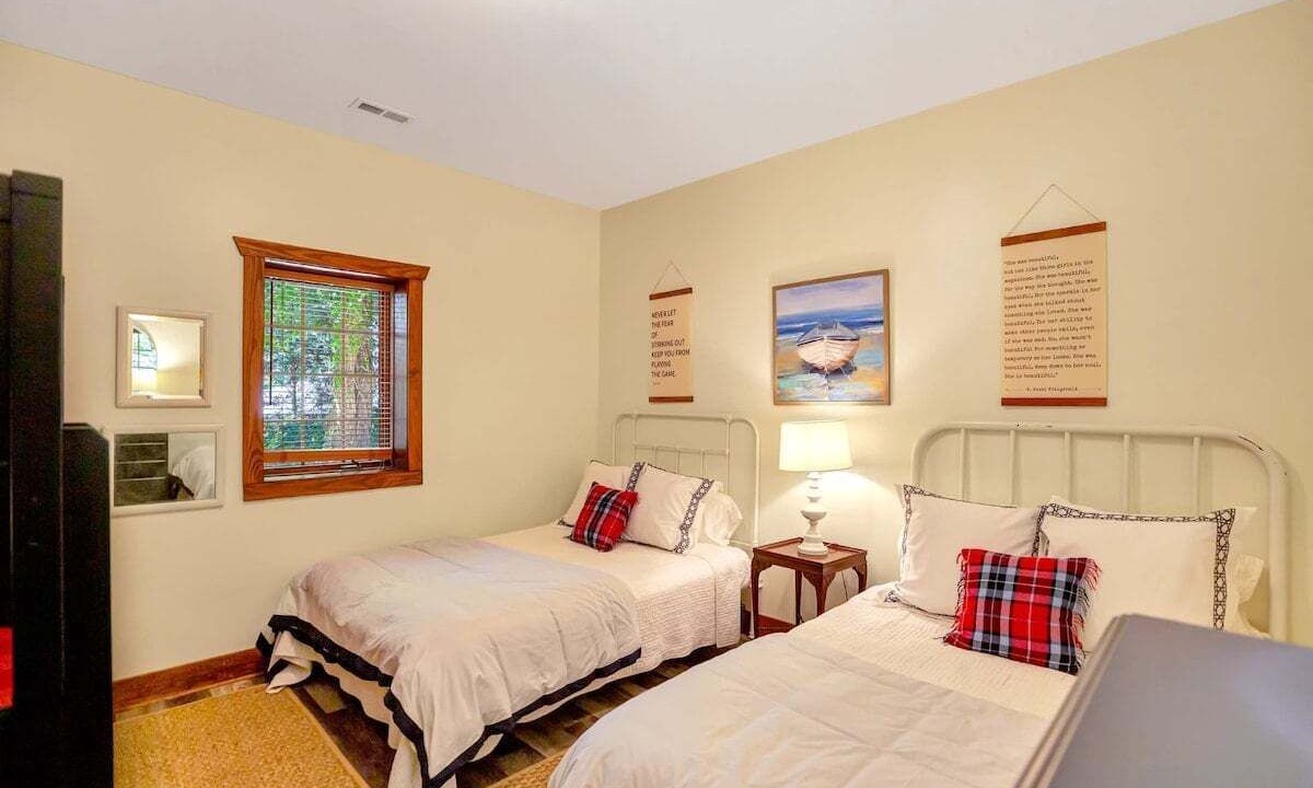 Photo of Bedroom in Townville