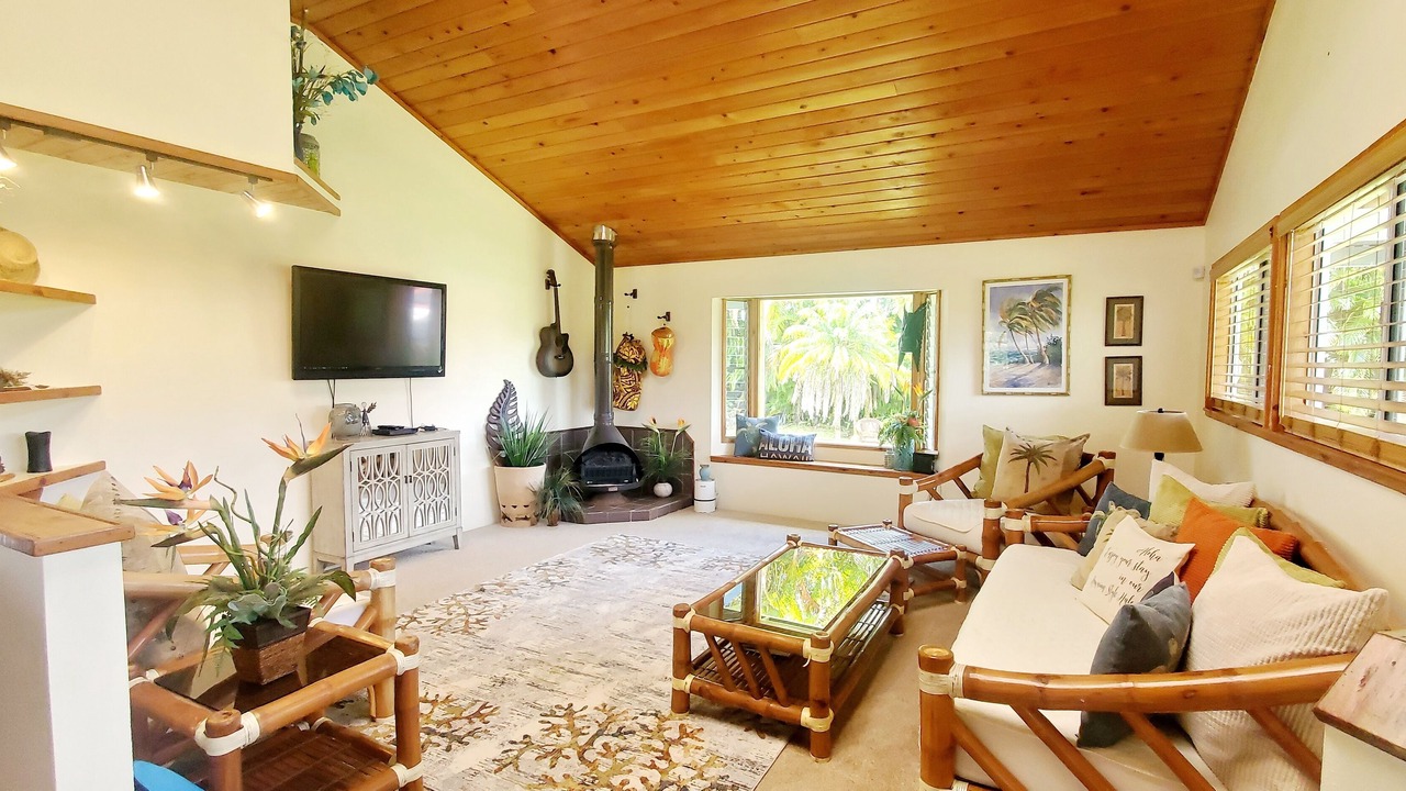 Photo of Livingroom in Leilani Estates