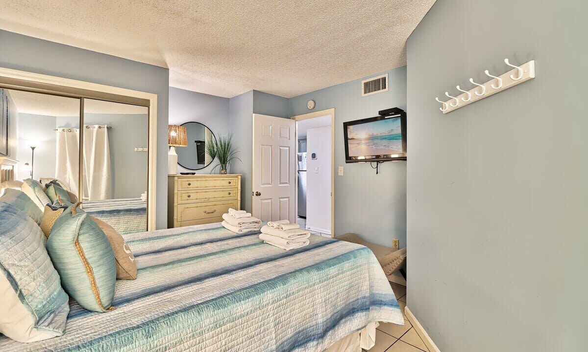 Photo of Bedroom in Crescent Beach