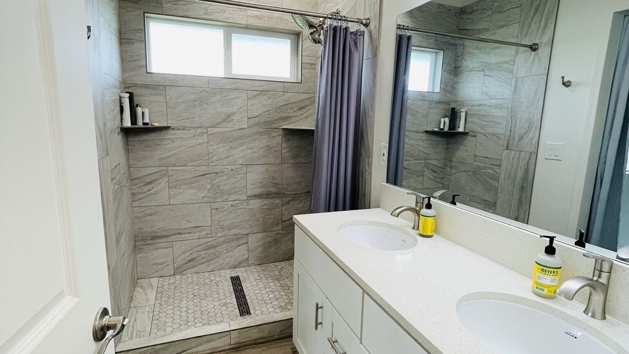 Photo of Bathroom in Discovery Harbour