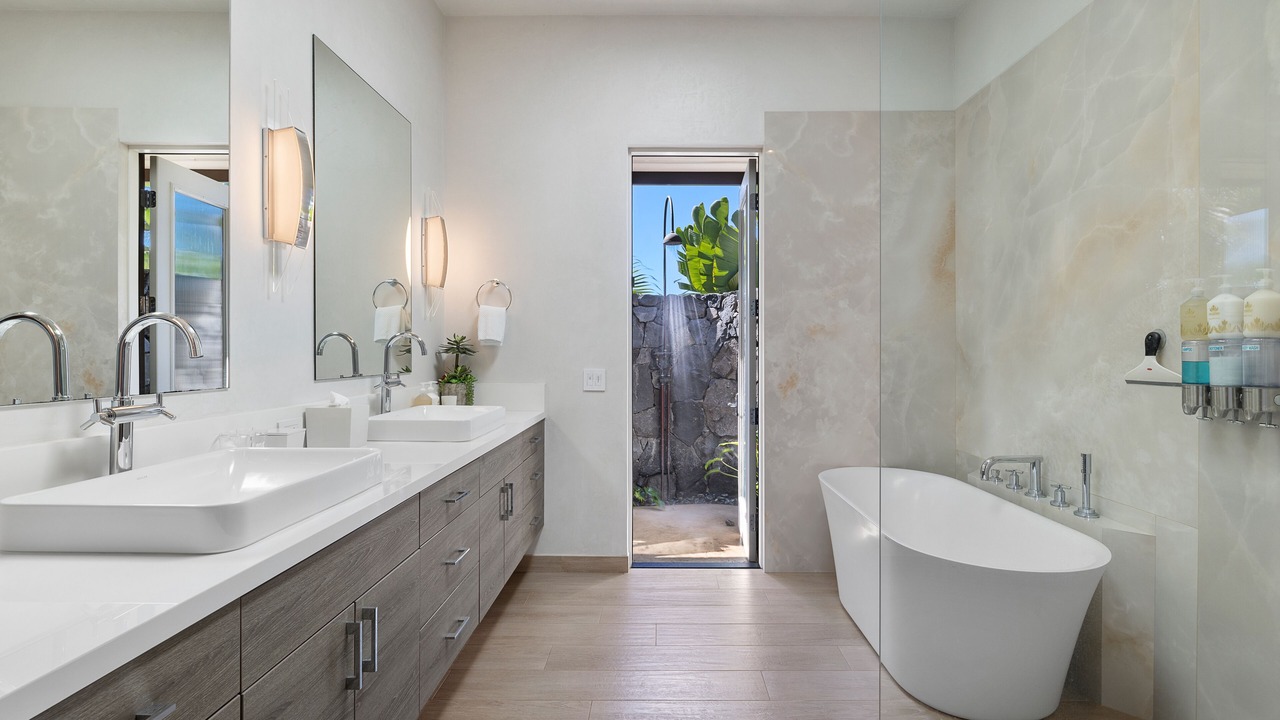 Photo of Bathroom in Waikoloa